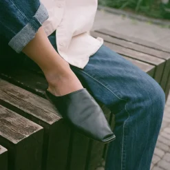 Klapki|Balagan Bayit Klapki, Czarny