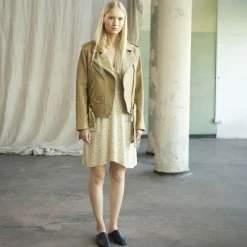 Klapki|Balagan Bayit Klapki, Czarny