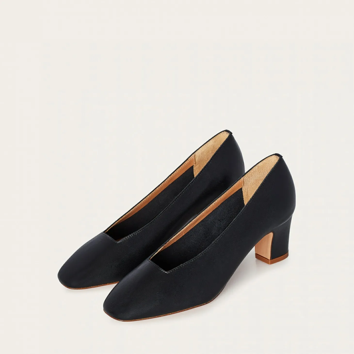 Czółenka|Balagan Dvora Czółenka, Czarny