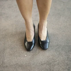 Czółenka|Balagan Dvora Czółenka, Czarny