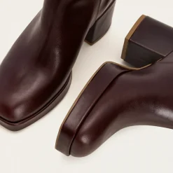 Botki|Balagan Elton Botki, Mahoniowy