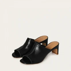 Klapki|Balagan Ginaa Klapki, Czarny