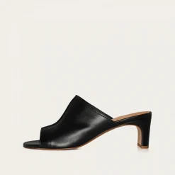 Klapki|Balagan Ginaa Klapki, Czarny