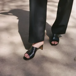 Klapki|Balagan Ginaa Klapki, Czarny