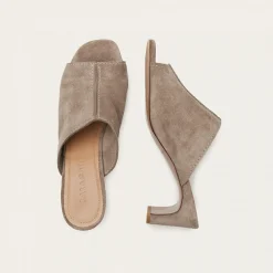 Klapki|Balagan Ginaa Klapki, Marrone