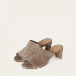 Klapki|Balagan Ginaa Klapki, Marrone