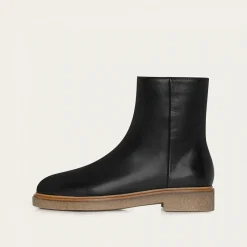 Botki|Balagan Naki Botki, Czarny