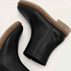 Botki|Balagan Naki Botki, Czarny