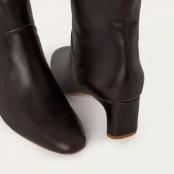 Botki|Balagan Nancy Botki, Ciemny Braz