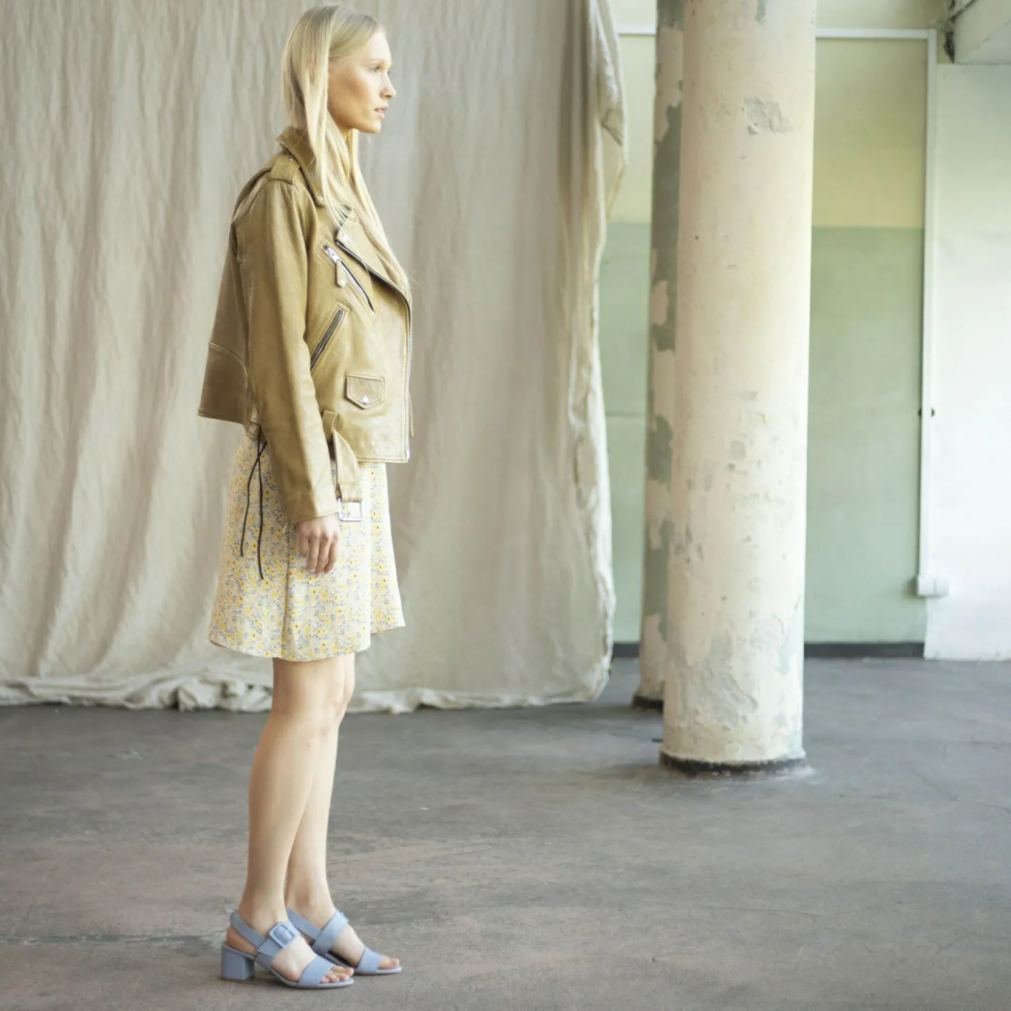 Sandaly|Balagan Rehava Sandaly, Dzinsowy Blekit