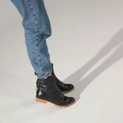 Botki|Balagan Saviv Botki, Czarny