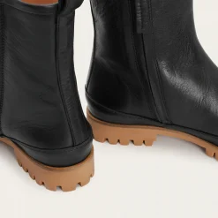 Botki|Balagan Saviv Botki, Czarny