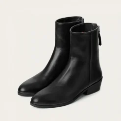 Botki|Balagan Sus Botki, Czarny