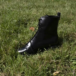 Botki|Balagan Tzava Botki, Czarny