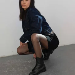 Botki|Balagan Tzava Botki, Czarny