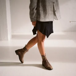 Botki|Balagan Tzava Botki, Woskowany Braz