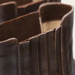 Sztyblety|Balagan Ukaf Botki, Ciemny Braz