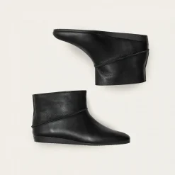 Botki|Balagan Vanya Botki, Czarny